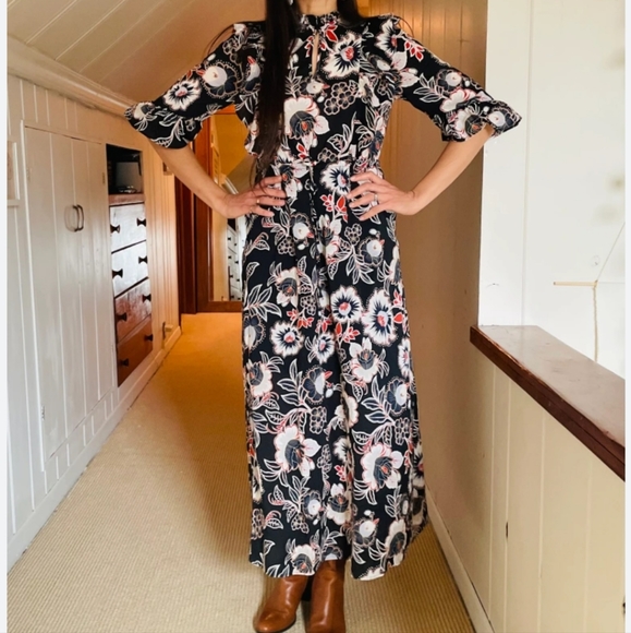 Who What Wear Dresses & Skirts - Who What Wear Pasley Ruffled dress